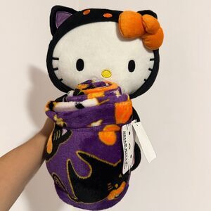 NEW Hello Kitty Character and Plush Throw Set Halloween